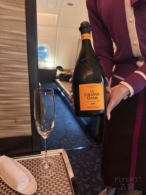 嚇, 搭頭等公寓被這樣搞! 阿提哈德航空 EY499 SIN-AUH First Apartment 飛行報告