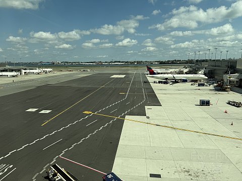 机场堵飞机｜达美航空DL2339 LGA-MIA B737-900ER头等舱体验