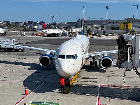 机场堵飞机｜达美航空DL2339 LGA-MIA B737-900ER头等舱体验