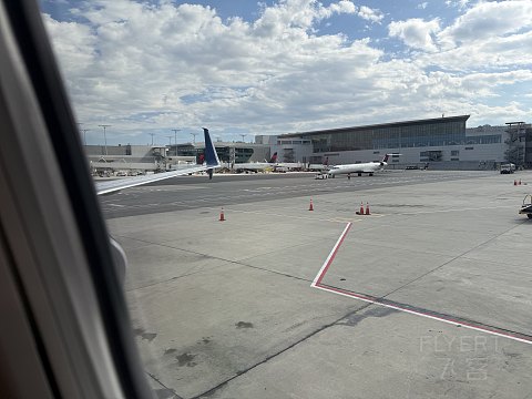 机场堵飞机｜达美航空DL2339 LGA-MIA B737-900ER头等舱体验