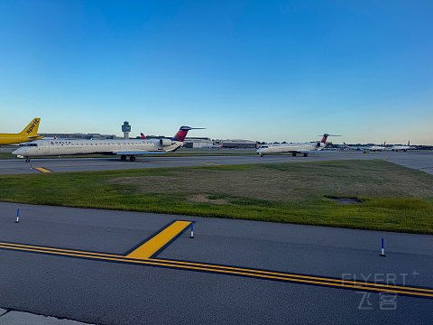 机场堵飞机｜达美航空DL2339 LGA-MIA B737-900ER头等舱体验