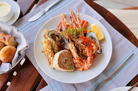 果冻海•耀珍珠|马尔代夫米莱度岛度假酒店(Milaidhoo Maldives)泳池水屋及沙屋全体验