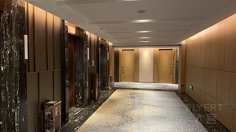 济南希尔顿豪华大床房简单入住体验