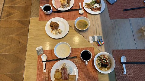 济南希尔顿豪华大床房简单入住体验
