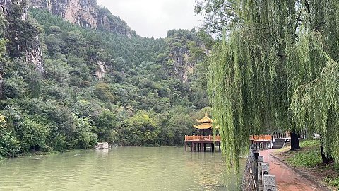 济南希尔顿豪华大床房简单入住体验