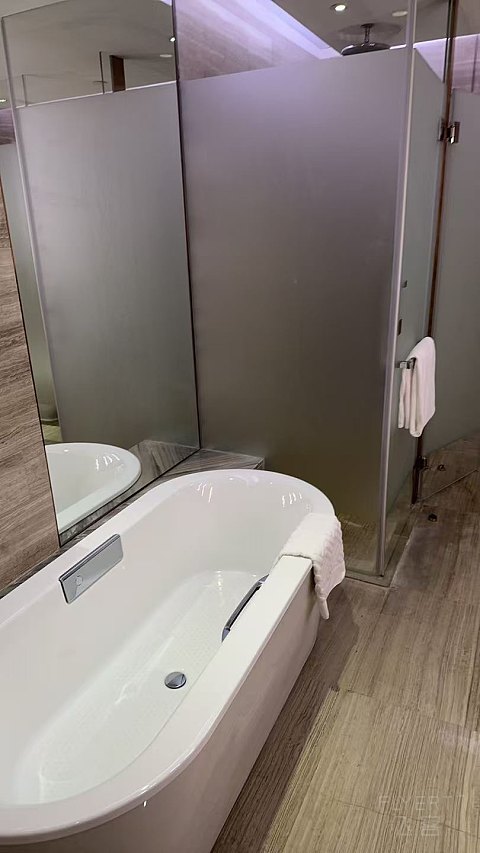 济南希尔顿豪华大床房简单入住体验
