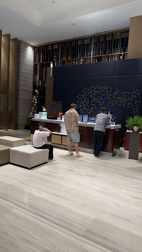 济南希尔顿豪华大床房简单入住体验