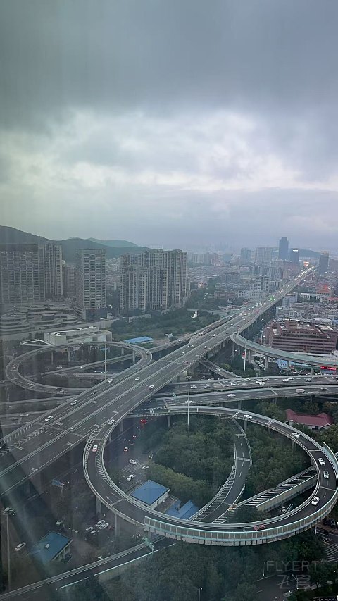 济南希尔顿豪华大床房简单入住体验