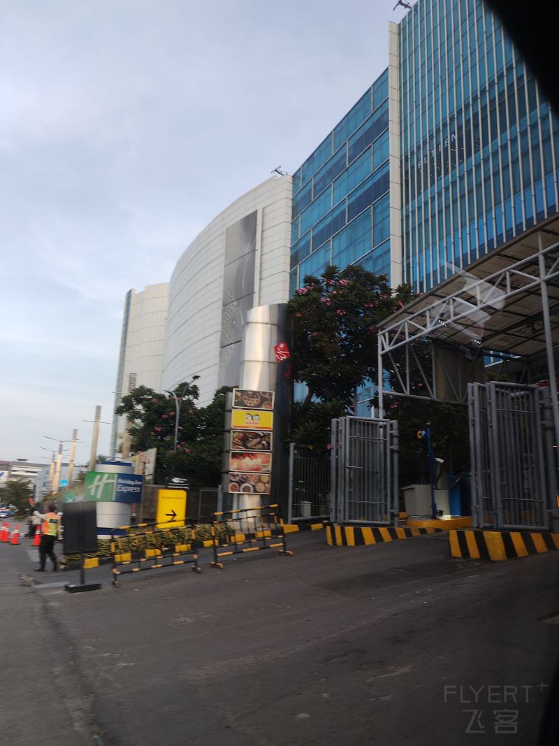 095318WEVQpyKG1IYOQME2.jpg