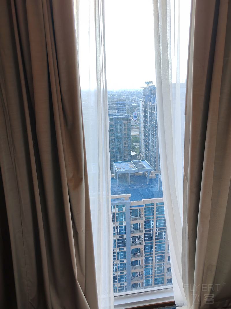 09542156G2TtWhodGLQRyo.jpg