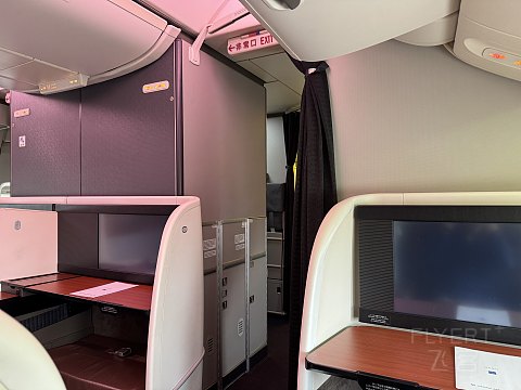 国庆第三天｜日本航空777商务舱（头等舱座位）深度体验测评