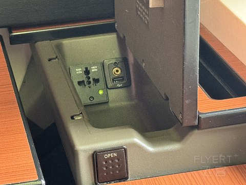 国庆第三天｜日本航空777商务舱（头等舱座位）深度体验测评