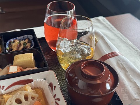 国庆第三天｜日本航空777商务舱（头等舱座位）深度体验测评
