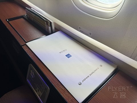 国庆第三天｜日本航空777商务舱（头等舱座位）深度体验测评