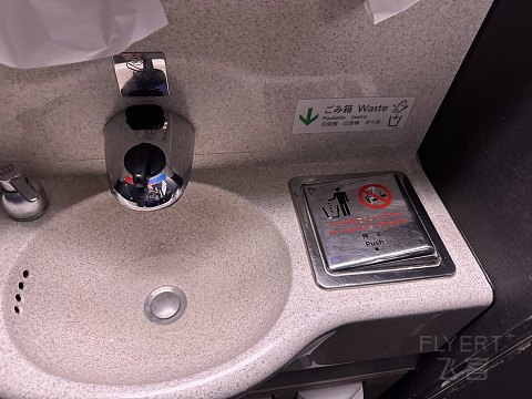国庆第三天｜日本航空777商务舱（头等舱座位）深度体验测评