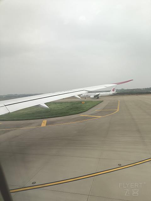 上海奶航，吉祥梦想。-吉祥航空 HO1885 SHA-SZX 波音787-9 经济舱