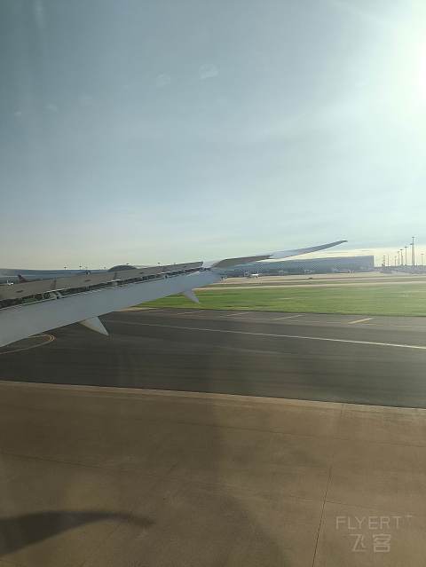 上海奶航，吉祥梦想。-吉祥航空 HO1885 SHA-SZX 波音787-9 经济舱