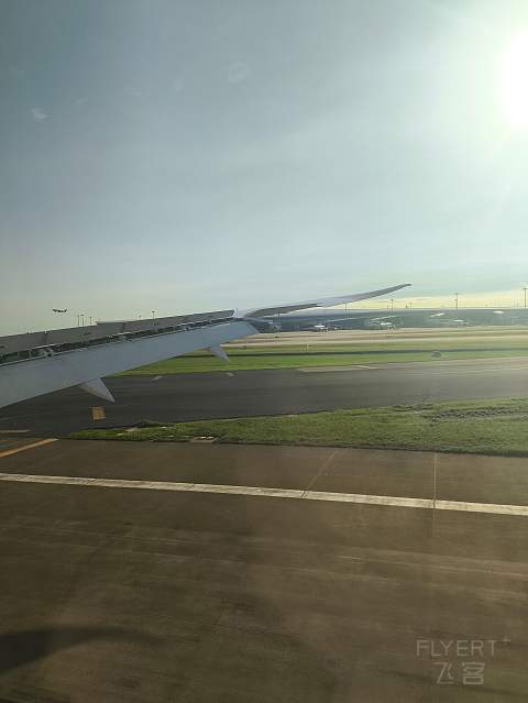 上海奶航，吉祥梦想。-吉祥航空 HO1885 SHA-SZX 波音787-9 经济舱