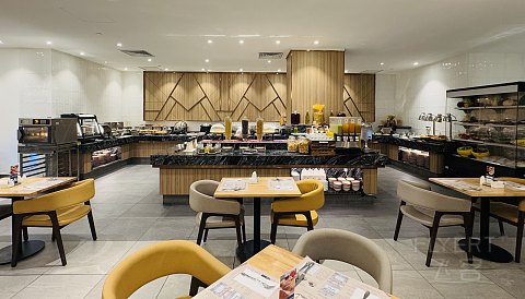 从容自若•理想之地|吉隆坡机场旁雪邦假日酒店(Holiday Inn Sepang)入住体验