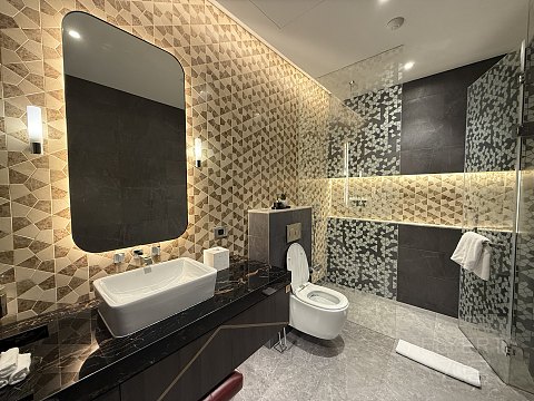 王者降臨, 空中官邸 - 阿提哈德航空 EY31 AUH-CDG The Residence 飛行體驗