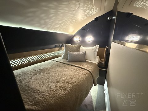 王者降臨, 空中官邸 - 阿提哈德航空 EY31 AUH-CDG The Residence 飛行體驗