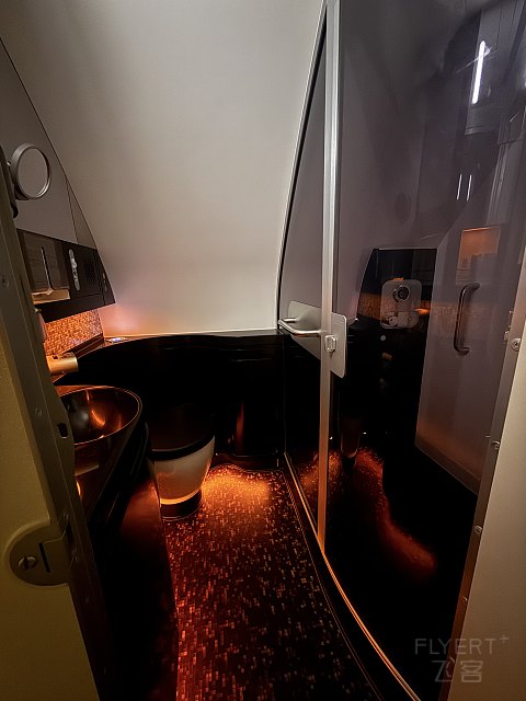 王者降臨, 空中官邸 - 阿提哈德航空 EY31 AUH-CDG The Residence 飛行體驗
