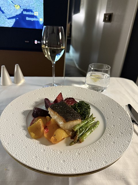 王者降臨, 空中官邸 - 阿提哈德航空 EY31 AUH-CDG The Residence 飛行體驗