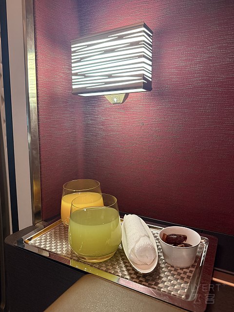 王者降臨, 空中官邸 - 阿提哈德航空 EY31 AUH-CDG The Residence 飛行體驗