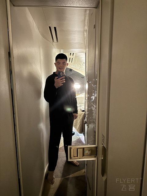 王者降臨, 空中官邸 - 阿提哈德航空 EY31 AUH-CDG The Residence 飛行體驗