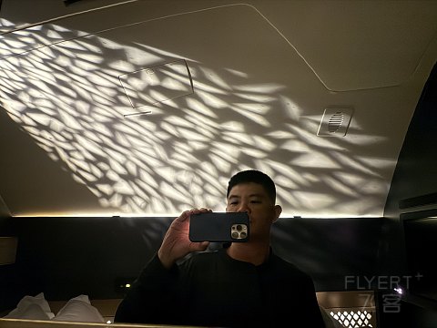 王者降臨, 空中官邸 - 阿提哈德航空 EY31 AUH-CDG The Residence 飛行體驗