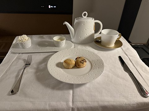 王者降臨, 空中官邸 - 阿提哈德航空 EY31 AUH-CDG The Residence 飛行體驗