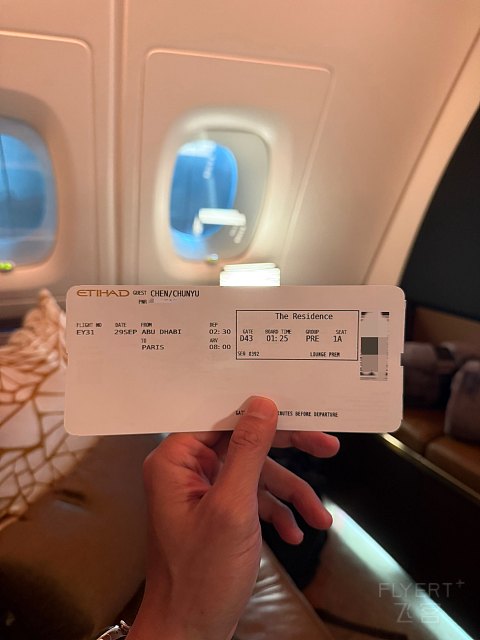 王者降臨, 空中官邸 - 阿提哈德航空 EY31 AUH-CDG The Residence 飛行體驗