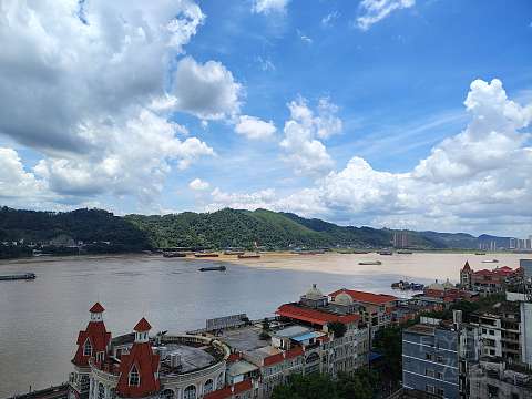 蓝蓝的天空，有时青青的湖水‖广西梧州维纳斯国际酒店