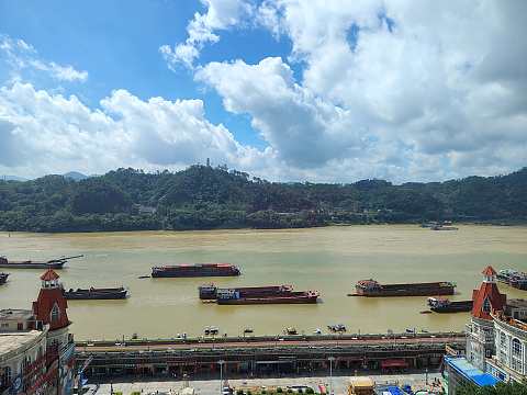 蓝蓝的天空，有时青青的湖水‖广西梧州维纳斯国际酒店