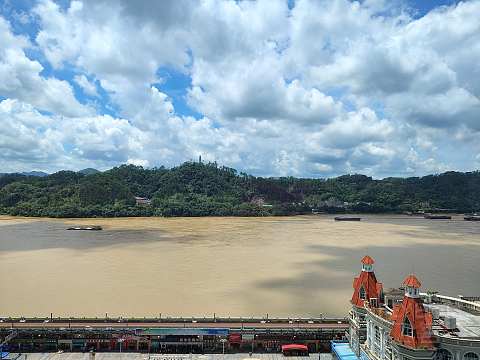 蓝蓝的天空，有时青青的湖水‖广西梧州维纳斯国际酒店