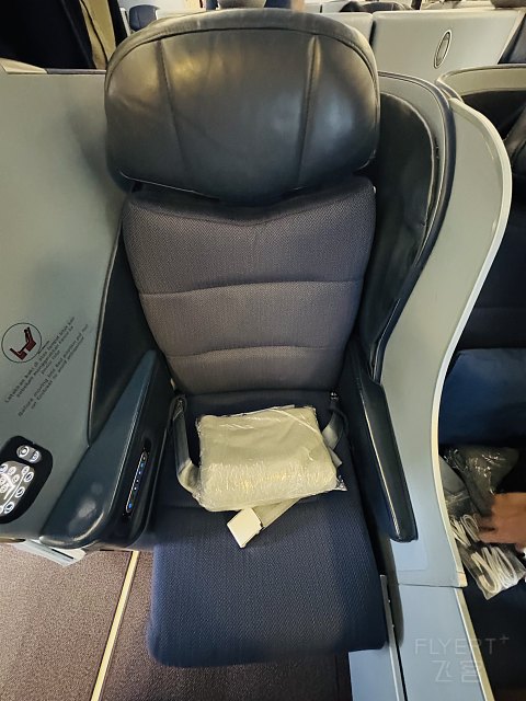 风筝与风•再次邂逅|马来西亚航空MH376KUL-CAN老旧空客330-200商务舱体验