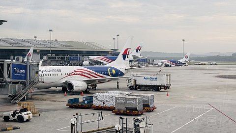 风筝与风•再次邂逅|马来西亚航空MH376KUL-CAN老旧空客330-200商务舱体验