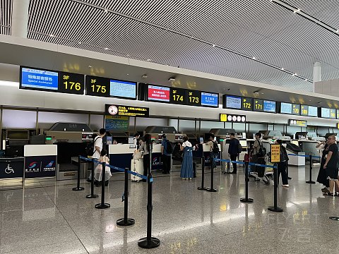 拉垮地面与优秀空中服务的鲜明对比｜CZ5836重庆江北-南宁吴圩公务舱免票之旅