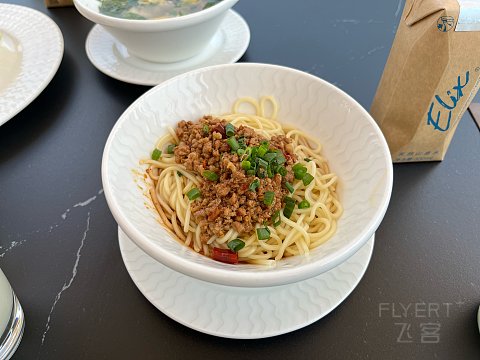【房型首发】上海金普顿前滩酒店156平米浦江景观巴黎套房入住体验报告
