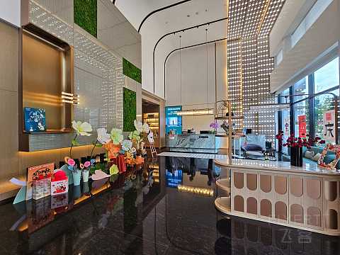 湖光秋色，尽享宁静—成都高新逸衡酒店🏨