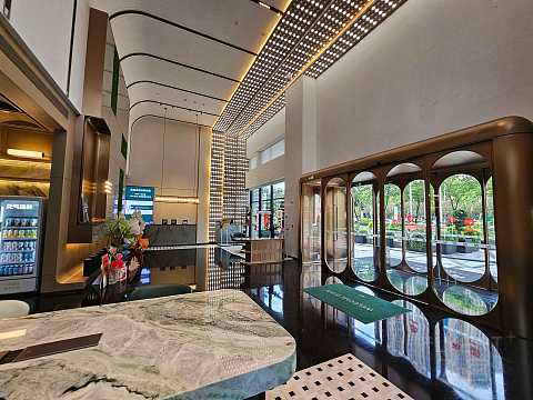 湖光秋色，尽享宁静—成都高新逸衡酒店🏨
