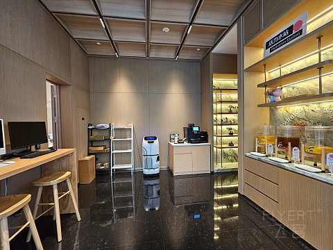 湖光秋色，尽享宁静—成都高新逸衡酒店🏨