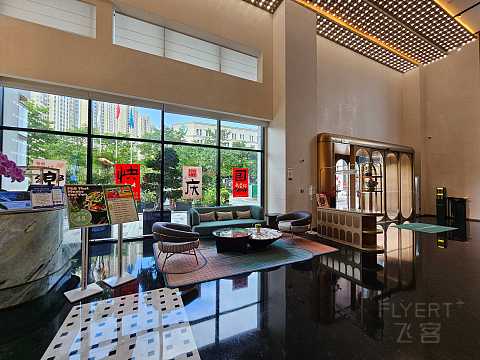 湖光秋色，尽享宁静—成都高新逸衡酒店🏨