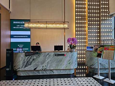 湖光秋色，尽享宁静—成都高新逸衡酒店🏨