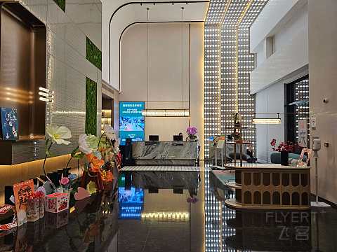 湖光秋色，尽享宁静—成都高新逸衡酒店🏨
