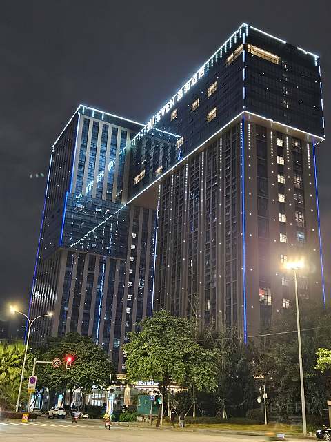 湖光秋色，尽享宁静—成都高新逸衡酒店🏨