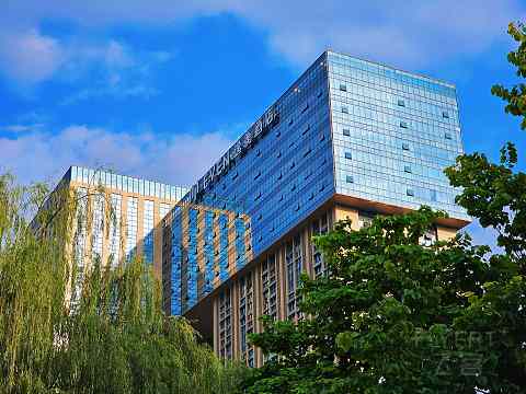 湖光秋色，尽享宁静—成都高新逸衡酒店🏨