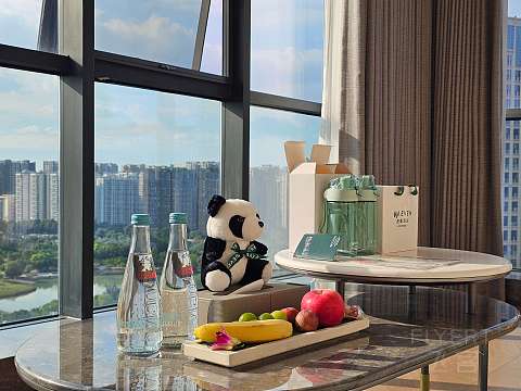 湖光秋色，尽享宁静—成都高新逸衡酒店🏨