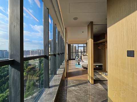 湖光秋色，尽享宁静—成都高新逸衡酒店🏨