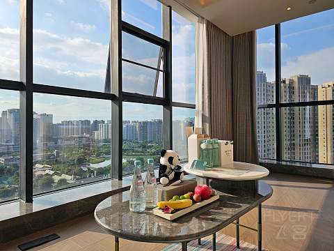 湖光秋色，尽享宁静—成都高新逸衡酒店🏨